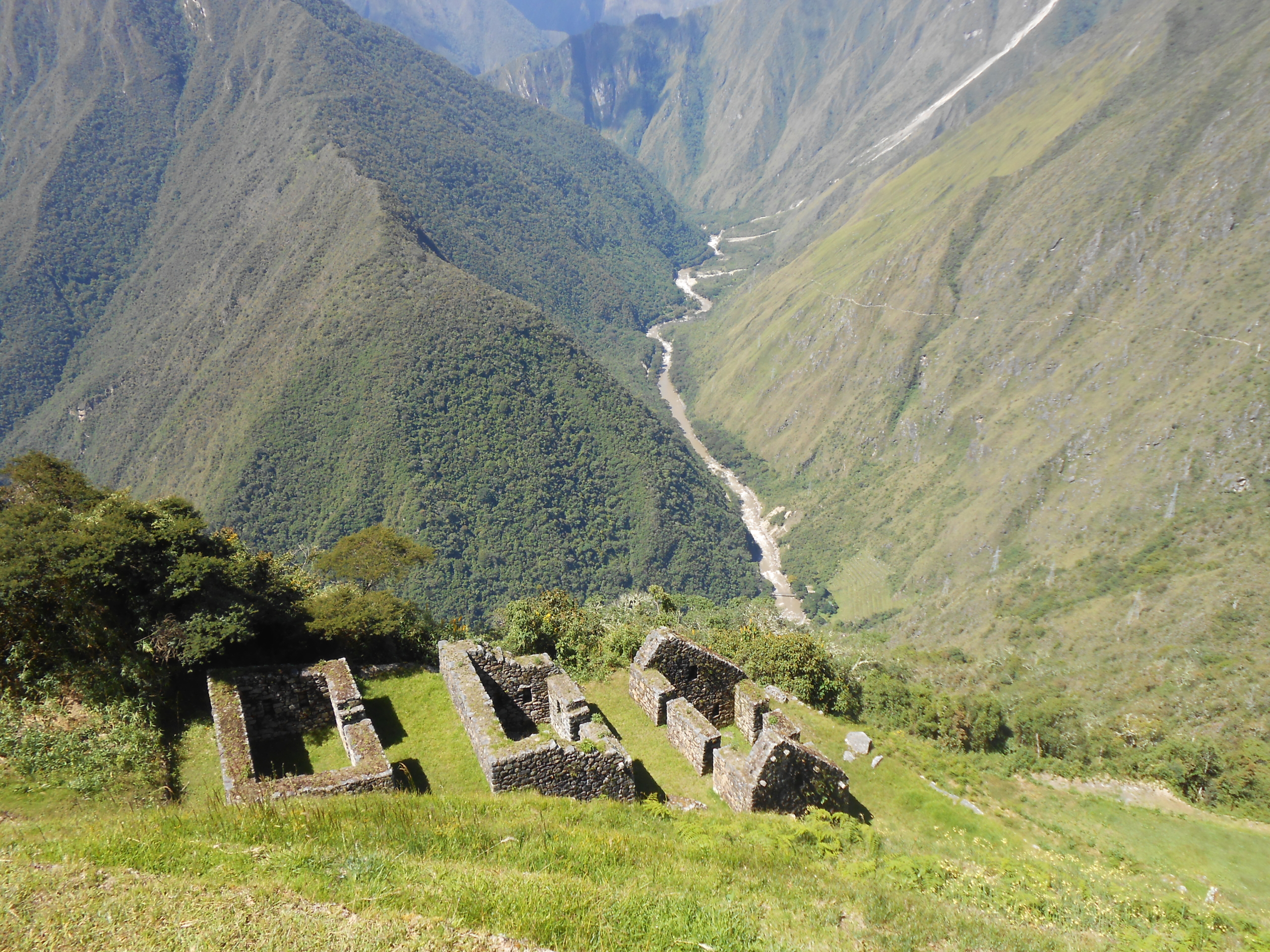 Discover weather conditions, crowds, and more during August inca taril.